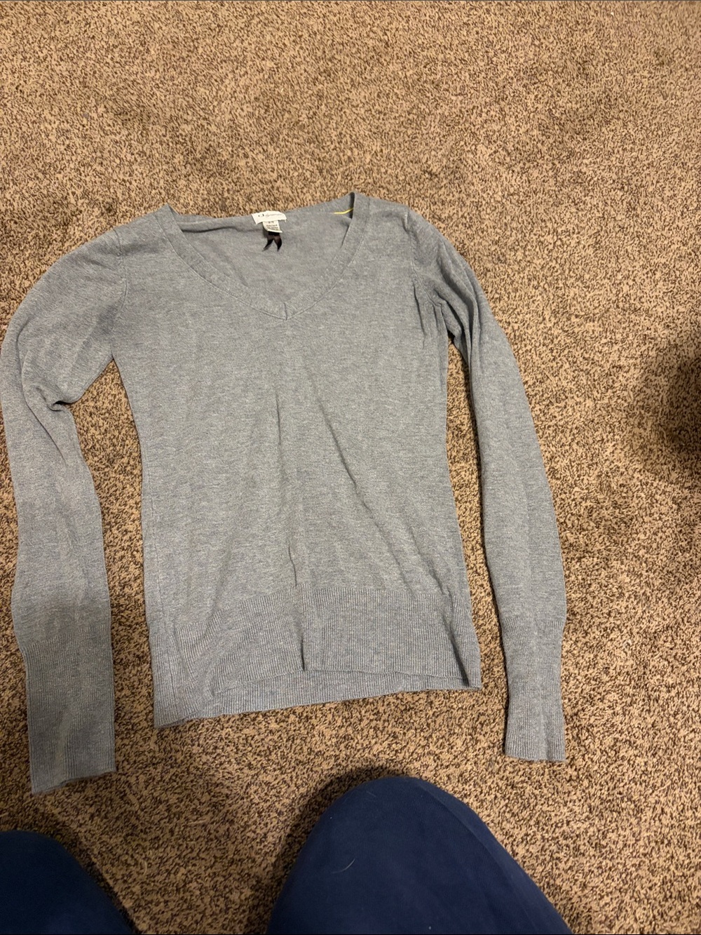 Dynamite Light Gray V-Neck Sweater with Yellow Trim